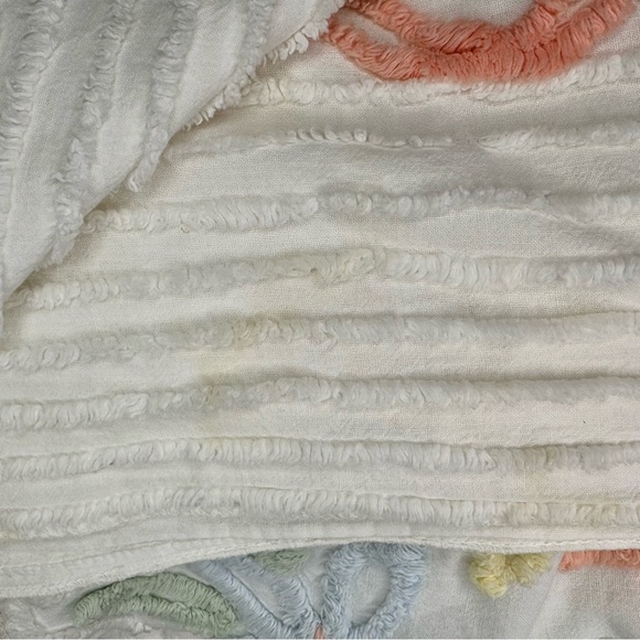 Vintage Chenille Bedspread, Queen/Full Size White Off White Pastel Floral Design - Picture 11 of 16